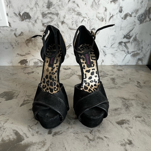 3/$30 (bundle) Black velvet heel - Picture 3 of 12